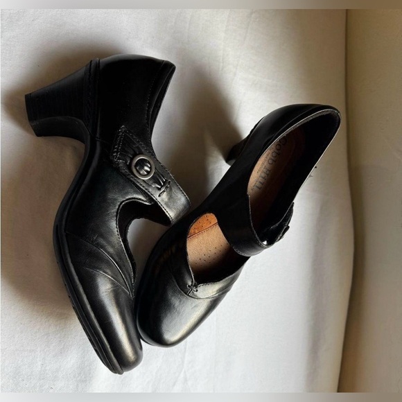 Cobble Hill Shoes - Cobb Hill Salma Mary Jane Pump in Black Leather. Size 8